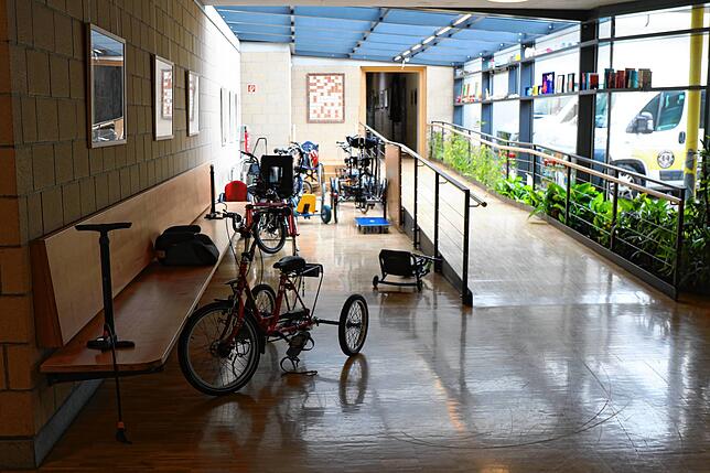 Die Haldenwang-Schule in Singen ist zu klein geworden. Weil diese körperlich eingeschränkt, brauchen sie zahlreiche Hilfsmittel &ndash; ...
