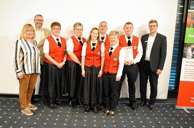 Bild 4: Das sind die strahlenden Sieger der Vereinsförderaktion aus dem westlichen Landkreis