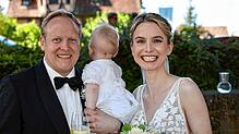 Glücklichere Zeiten: Tilman Kuban, Sohn Leonard und Dominique Emerich bei der Hochzeit im September 2023 auf der Insel Reichenau.