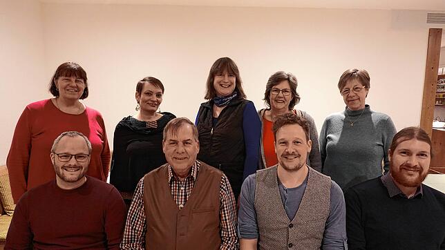 Die Kandidatinnen von &bdquo;WiR in Rickenbach&ldquo;: Tim Egle, Peter Kermisch, Simon Häßle, Constantin Jordan (vordere Reihe von ...