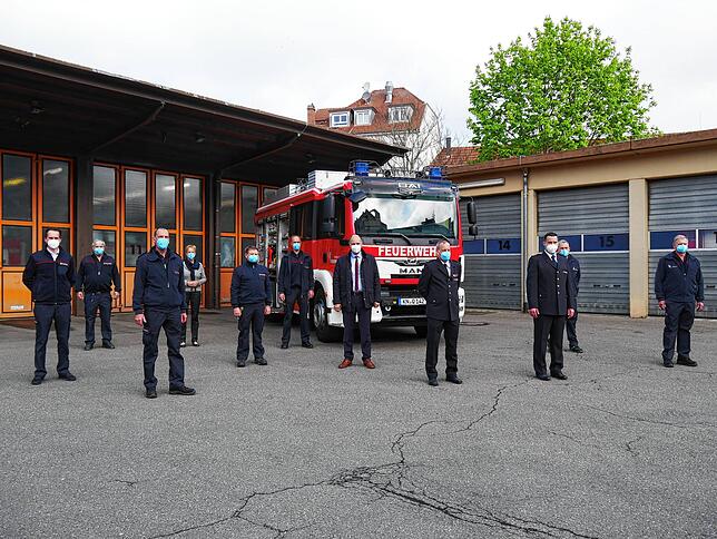Zuwachs bei der Singener Feuerwehr: Das Löschfahrzeug LF10 hat ebenfalls seinen Dienst aufgenommen. OB Bernd Häusler übergab das Auto an ...