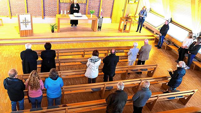 Auch in der Schönwälder Kirche der evangelischen Gemeinde herrschen bei der Osterfeier Hygiene- und Abstandsregeln &ndash; aber eine ...