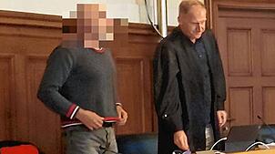 Der Angeklagte und sein Verteidiger Bernhard Mußgnug bei der Urteilsverkündung.