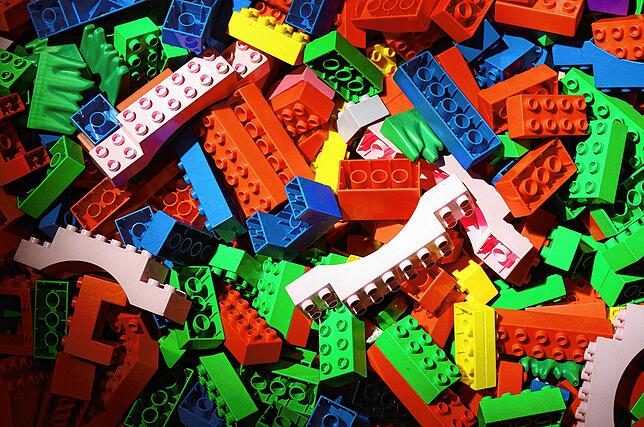 Taschengeld wird meistens benutzt, um Spielsachen zu kaufen &ndash; und Süßigkeiten.