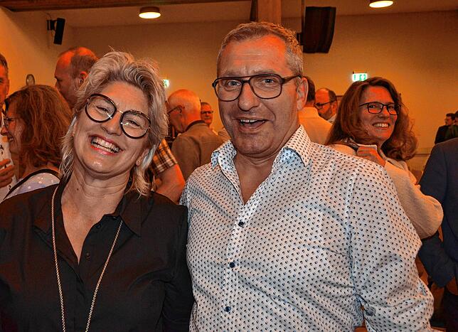 Heidrun Braun-Wiedemann und Thomas Braun haben die Moderation von Ski-Ass Hilde Gerg und Bürgermeister Georg Riedmann genossen – und ...