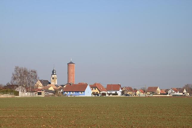 Die Skyline von Ungersheim, einem kleinen Dorf im Elsass mit weniger als 2500 Einwohnern, das sich selbst versorgen will.