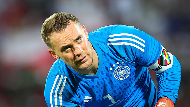 Deutschlands Torhüter und Kapitän Manuel Neuer trug die Kapitänsbinde mit der Aufschrift &bdquo;One Love&ldquo; beim Länderspiel in Maskat.