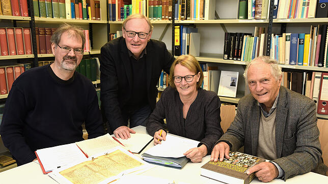 Sie schreiben den ersten Teil der Stadtgeschichte: Andre Gutmann, Herausgeber Casimir Bumiller, Monika Spicker-Beck und Thomas Zotz.