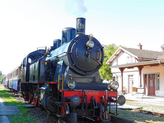 Im August hält die Museumsbahn in Rielasingen, um von dort nach vielen Jahren endlich wieder in den Hauptbahnhof Singen einzufahren.
