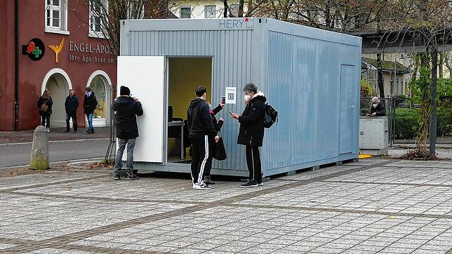 Das Corona-Schnelltestzentrum auf dem Waldshuter Viehmarktplatz ist nach einer vorübergehenden Schließung durch das Gesundheitsamt jetzt ...