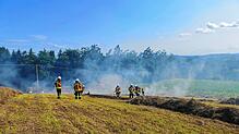 Auf einem Feld bei Winterspüren kam es zu einem Flächenbrand.