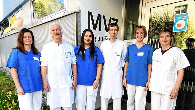Sie sind das Team hinter dem neuen Medizinischen Versorgungszentrums (MVZ) des GLKN (von links): Annett Hammer, Sebastian Jung (Leiter ...