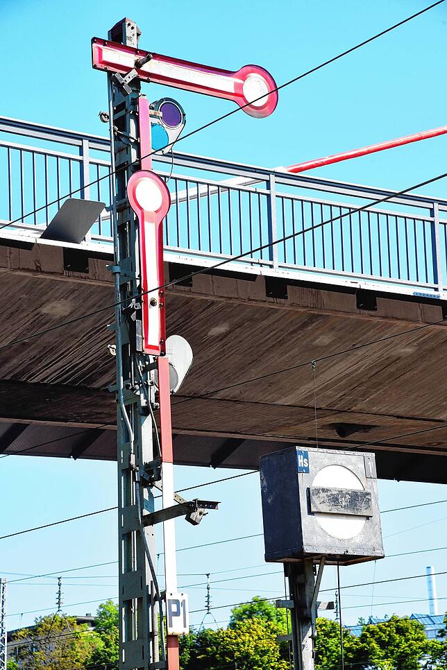 Signale auf Halt am Villinger Bahnhof: Der Bahnverkehr in der Region ist durch den Lokführerstreik erheblich ins Stocken geraten.
