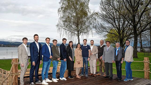 13 der 14 Kandidaten (von links): Martin Zinsmayer, Tom Luca Goal, Joshua Wildenmann, Oliver Fröhlich, Stefan Heck, Isabell Honeck, ...
