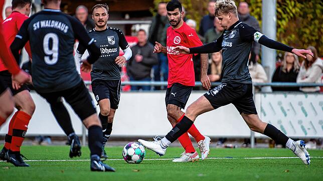 Bild : SV Waldhaus gewinnt beim FC 08 Bad Säckingen mit 3:1 &ndash; und wir haben Bilder!