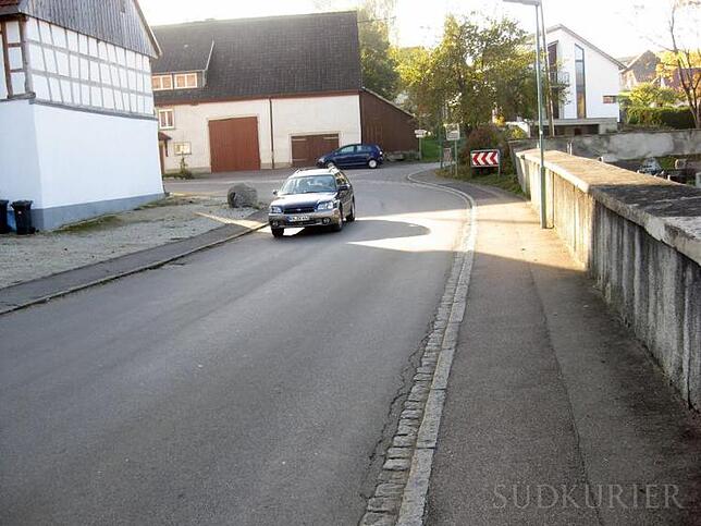Ein Teil der Friedhofsmauer ist saniert, jetzt sollte der zweite Bauabschnitt in Angriff genommen werden, finden die Räte. Die ...