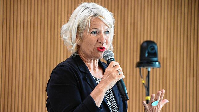 Beraterin Monika Studinger aus Albbruck moderierte die zweiteilige Veranstaltung Bildungslandschaft Stühlingen in der Ehrenbachhalle ...