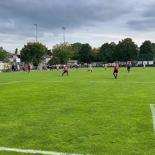 57.Minute, Domink Emminger prüft den Torwart der Gäste