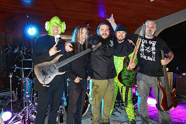 Die Band Decreate aus dem Großraum Stuttgart war spontan für eine andere Band eingesprungen. Die fünf Schwaben spielen Modern Death ...