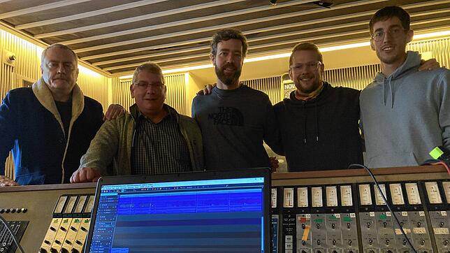 Joachim Schifer (von links) und Frank Baumann sind zwei der drei Vorstände im Verein MPS-Studio unter stützen Nico Fietz, Marcel Kübler ...