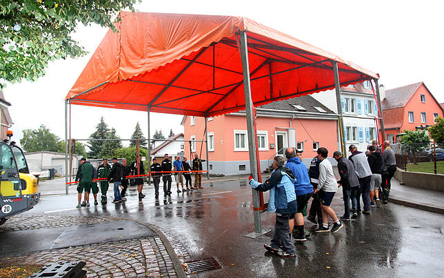 Bild 5: Wir zeigen Ihnen, was fleißige Hände im Hintergrund alles schaffen müssen, bevor das Wollmatinger Dorffest stattfinden kann