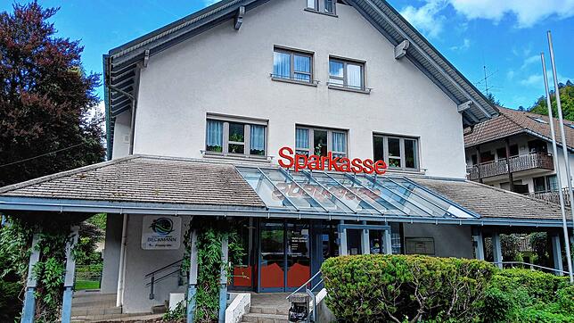 Die Sparkasse Hochrhein plant die Schließung der SB-Filiale am Sparkassenplatz in Todtmoos. Sie soll durch einen SB-Pavillon ersetzt ...