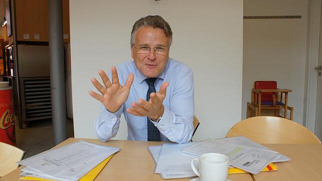 Mrotzeck will Politik für die Bürger begreifbar machen und fordert mehr Transparenz.