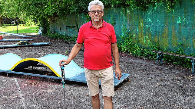 Wer möchte nicht gewinnen, wenn die Familie Minigolf spielt? Klaus Hablitzel, Minigolfer mit Profiqualitäten, gibt die richtigen Tipps.