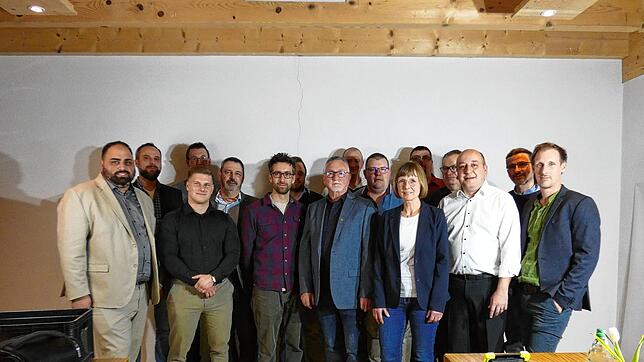 Das sind die Kandidaten der Freien Wählervereinigung Klettgau, die zur Nominierungsversammlung gekommen sind (von links): Alfredo ...