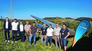 Der Solarpark Weilheim-Dietlingen ist offiziell eröffnet: Bei der kleinen Feier vor Ort (von links): Simon Herzog (Landtagskandidat der ...