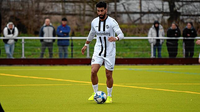 Tevfik Ceylan, Spielertrainer des SV Aasen, schoss gegen den FC Überlingen das Tor zum 5:0-Endstand.