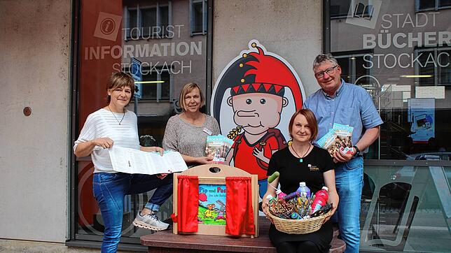Christina Kästle (von links), Gabriele Gietz, Sybille Trefflich und Frank Dei sind stolz auf das umfangreiche Ferienprogramm für ...