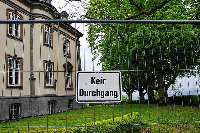 2011 und 2012 hatte der Bodenseekreis als damaliger Eigentümer das Aussichtsplateau für Spaziergänger gesperrt, da Gefahr durch die ...