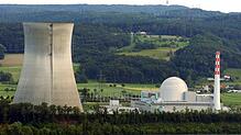 Ansicht des schweizerischen Atomkraftwerks Leibstadt am Hochrhein, von der deutschen Seite (Kreis Waldshut) aus gesehen.