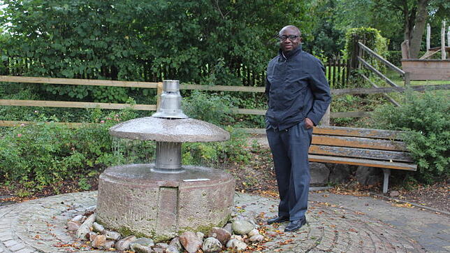 Für Menschen in Deutschland sind Brunnen wie der in der Sumpfohrener Ortsmitte etwas Gewöhnliches. In der Heimat von Pfarrer Augustus ...