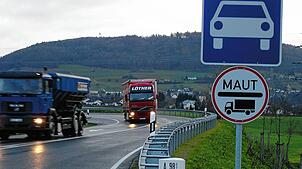 Anfang 2006, kurz nachdem dieses Foto bei Luttingen entstanden war, wurde die LKW-Maut im Landkreis Waldshut abgeschafft, 2018 trat sie ...