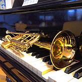 Beim Musikunterricht mit Blasmusikinstrumenten gilt es einiges zu beachten.