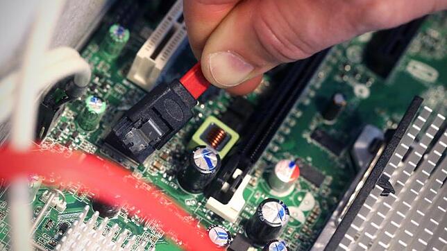 Durch Manipulationen kann man einen Computer auch ausspähen, wenn er offline ist.