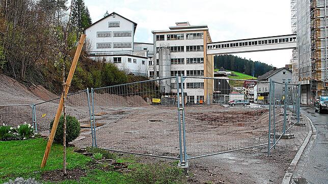 Das King-Gebäude ist abgerissen. Hier im Gütenbacher Ortskern entsteht das neue Gemeindezentrum.