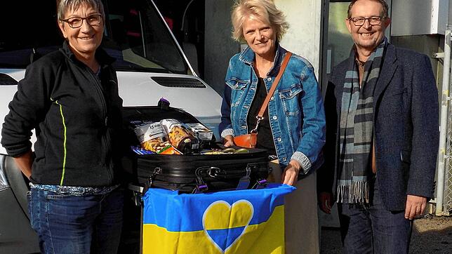 Das Kinderhilfswerk Ukraine freut sich über eine 3.000 Euro Spende des Rotary Clubs Waldshut-Bad Säckingen. Martin Riegraf (von links) ...