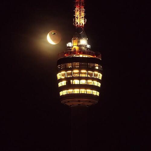 Mondfinsternis mit Drohnenballett