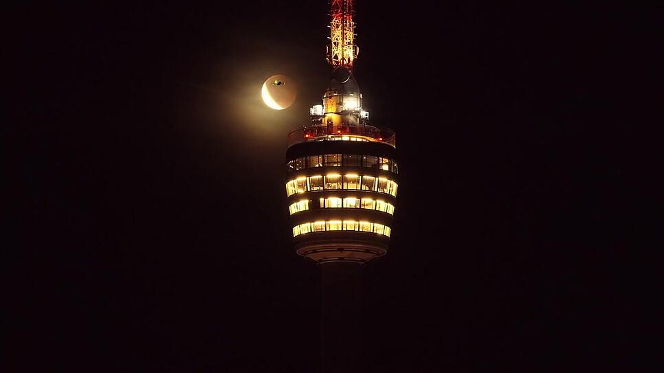 Mondfinsternis mit Drohnenballett