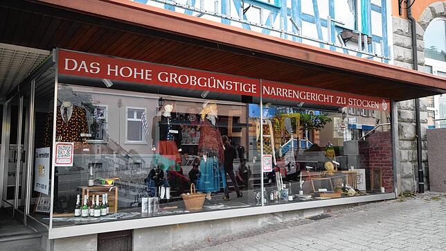 Das Narren-Schaufenster in der Stockacher Hauptstraße, direkt am Hans-Kuony-Brunnen, soll mit Hilfe von Fördermitteln professionalisiert ...