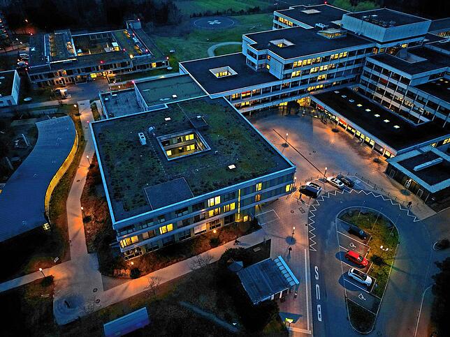 Eine Aufnahme vom Medizin Campus Bodensee (MCB), dem Klinikum in Friedrichshafen. (Archiv)