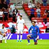 Englands Spieler, hier Jack Grealish, knien vor dem Anpfiff ihrer Spiele, um damit ein Zeichen gegen Rassismus zu setzen. Das kommt ...