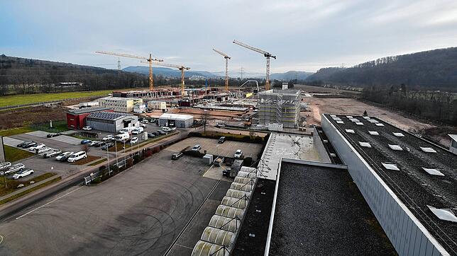 Blick auf die Baustelle des Zentralklinikums Lörrach am 23. Dezember 2021.