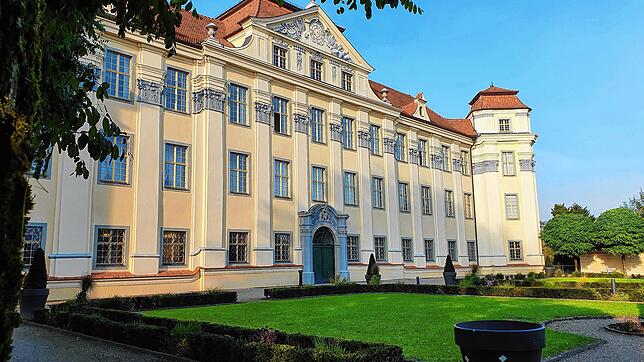 Ein Taxifahrer wurde im Amtsgericht Tettnang wegen eines sexuellen Übergriffs zu einer Freiheitsstrafe von neun Monaten auf Bewährung ...