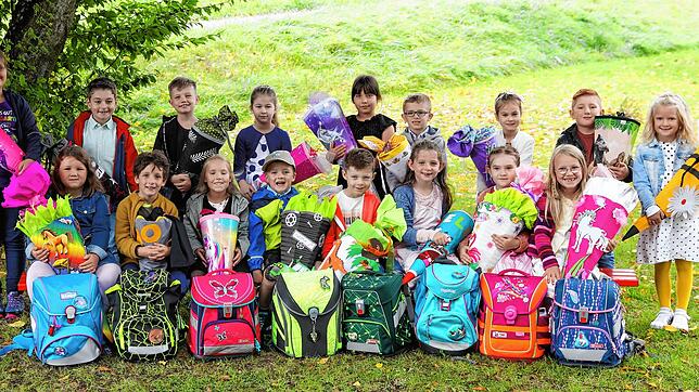 Montessori Grundschule Aach-Linz: es wurden 17 neue Erstklässler eingeschult, die jeweils in den zwei jahrgangsübergreifenden ...