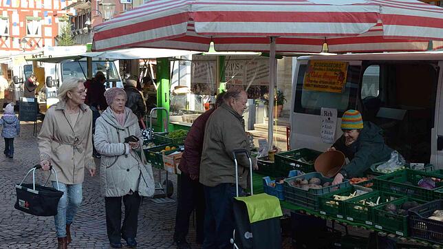 Auch der Stand von Pia Brugger wird den Weg für Rettungskräfte frei machen müssen.
