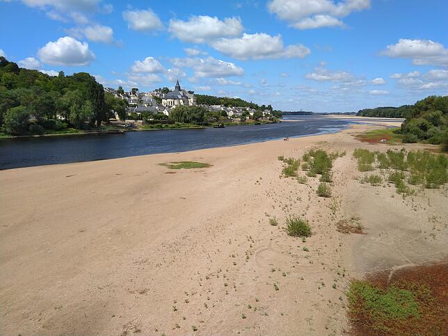 Wer an der Loire entlangradelt, muss immer wieder Zuflüsse überqueren. Das hier ist die Vienne, die bei Candes St. Martin in die Loire ...